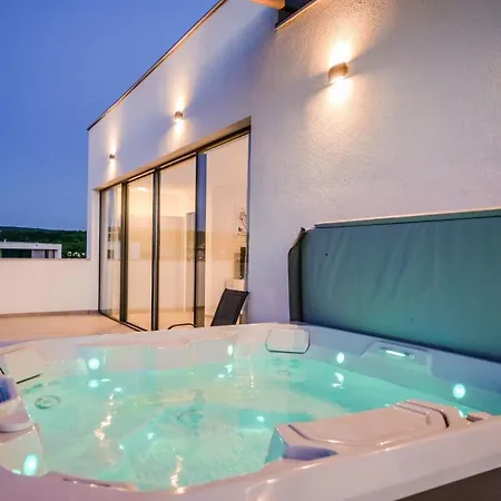 Deluxe Penthouse Rova With Private Jacuzzi And Sea View Pensionat