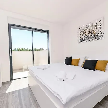 Deluxe Penthouse Rova With Private Jacuzzi And Sea View Pensionat Malinska