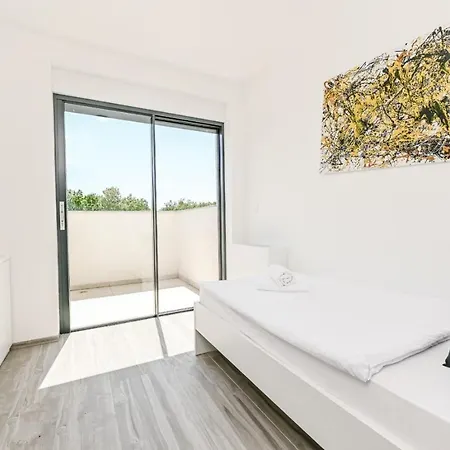 Deluxe Penthouse Rova With Private Jacuzzi And Sea View Pensionat Malinska