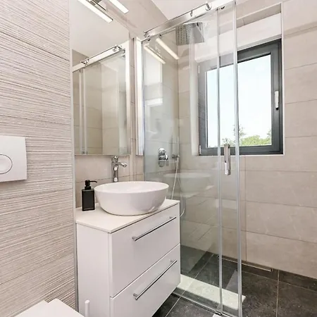 Pensionat Deluxe Penthouse Rova With Private Jacuzzi And Sea View