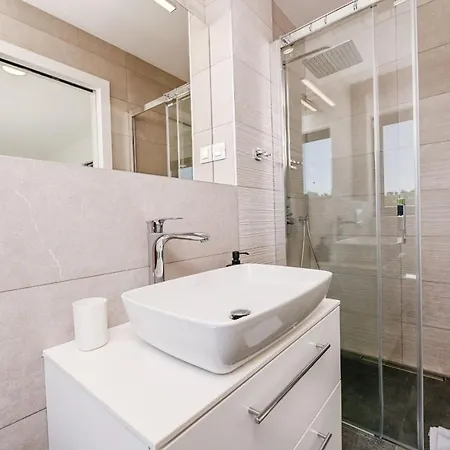 Deluxe Penthouse Rova With Private Jacuzzi And Sea View Malinska