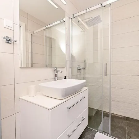Pensionat Deluxe Penthouse Rova With Private Jacuzzi And Sea View