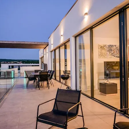 Deluxe Penthouse Rova With Private Jacuzzi And Sea View 5* Малинска