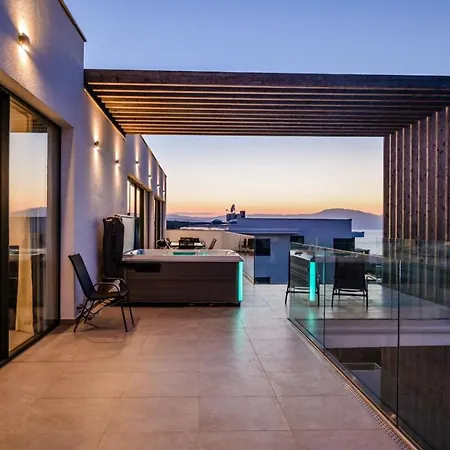 Deluxe Penthouse Rova With Private Jacuzzi And Sea View 招待所 5*