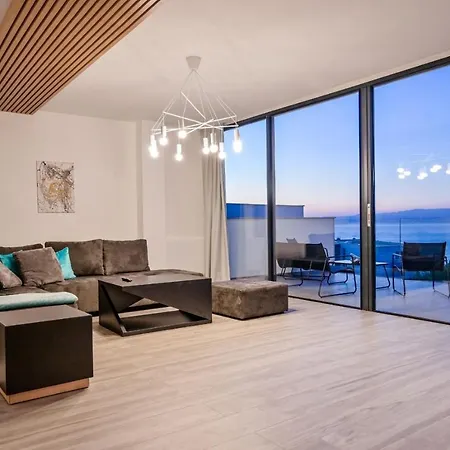Deluxe Penthouse Rova With Private Jacuzzi And Sea View Guest house Malinska